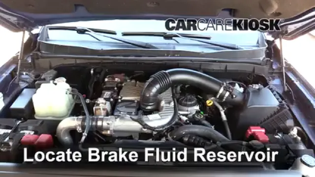 2018 Nissan Titan XD SL 5.0L V8 Turbo Diesel Líquido de frenos Controlar nivel de líquido